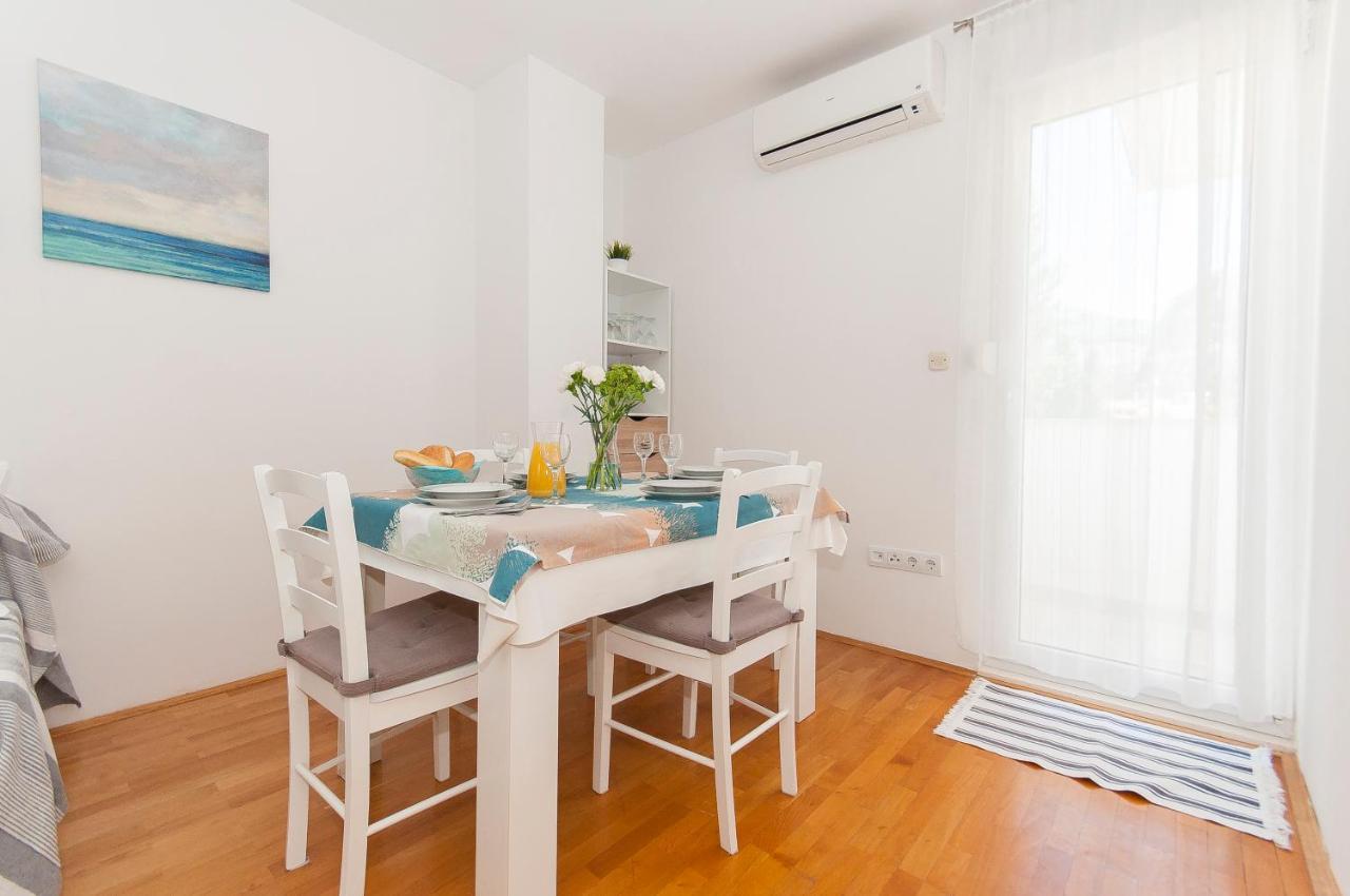 אומיס Apartment Luna מראה חיצוני תמונה
