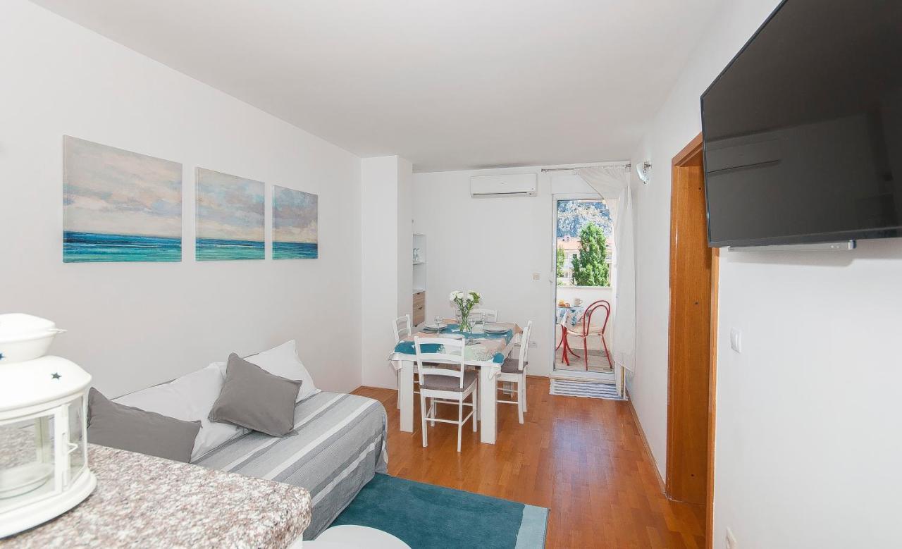 אומיס Apartment Luna מראה חיצוני תמונה