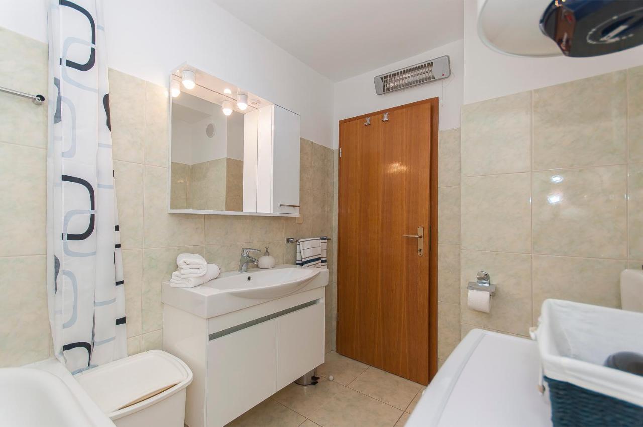 אומיס Apartment Luna מראה חיצוני תמונה