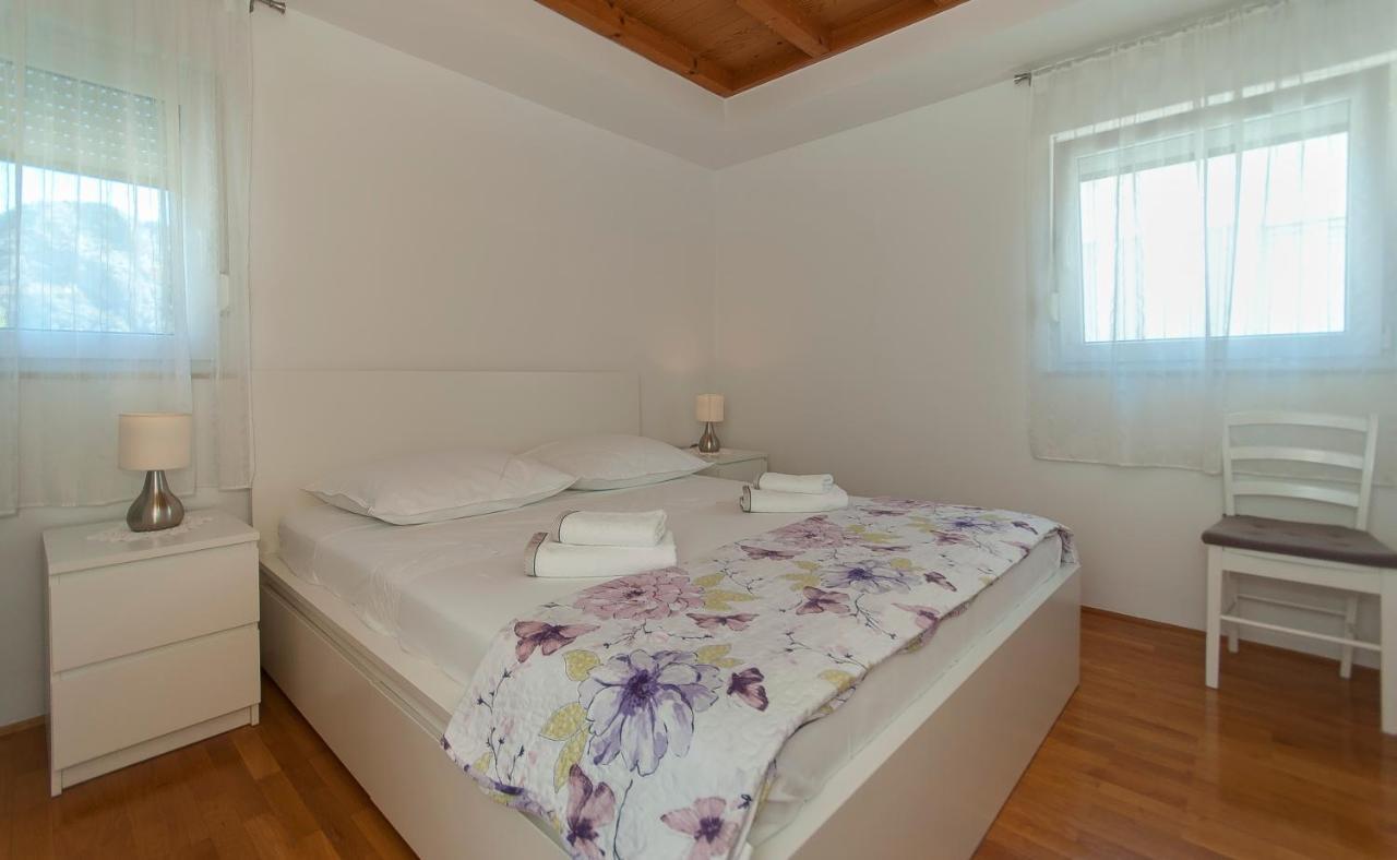 אומיס Apartment Luna מראה חיצוני תמונה